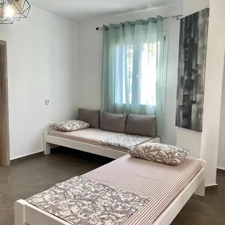 Himara Central Apartment