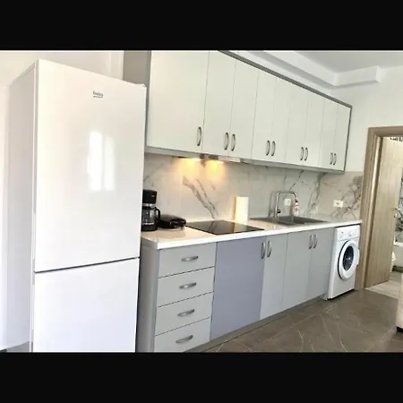 Himara Central Apartment Apartman *