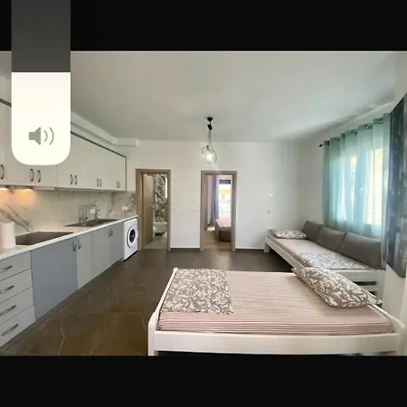 Himara Central Apartment Apartman